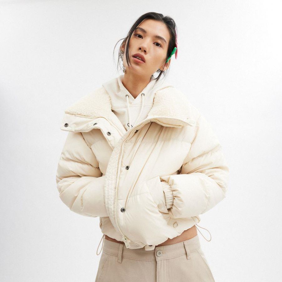 COACH® Cropped Puffer In Recycled Polyamide With Sherpa Collar Women Jacket White | TOBE95287